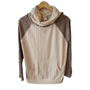 7th Ray Cream and Brown Leopard Long Sleeve Lightweight Hoodie Size Medium